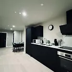 Fantastic 2 Bedroom Apartment In Birmingham