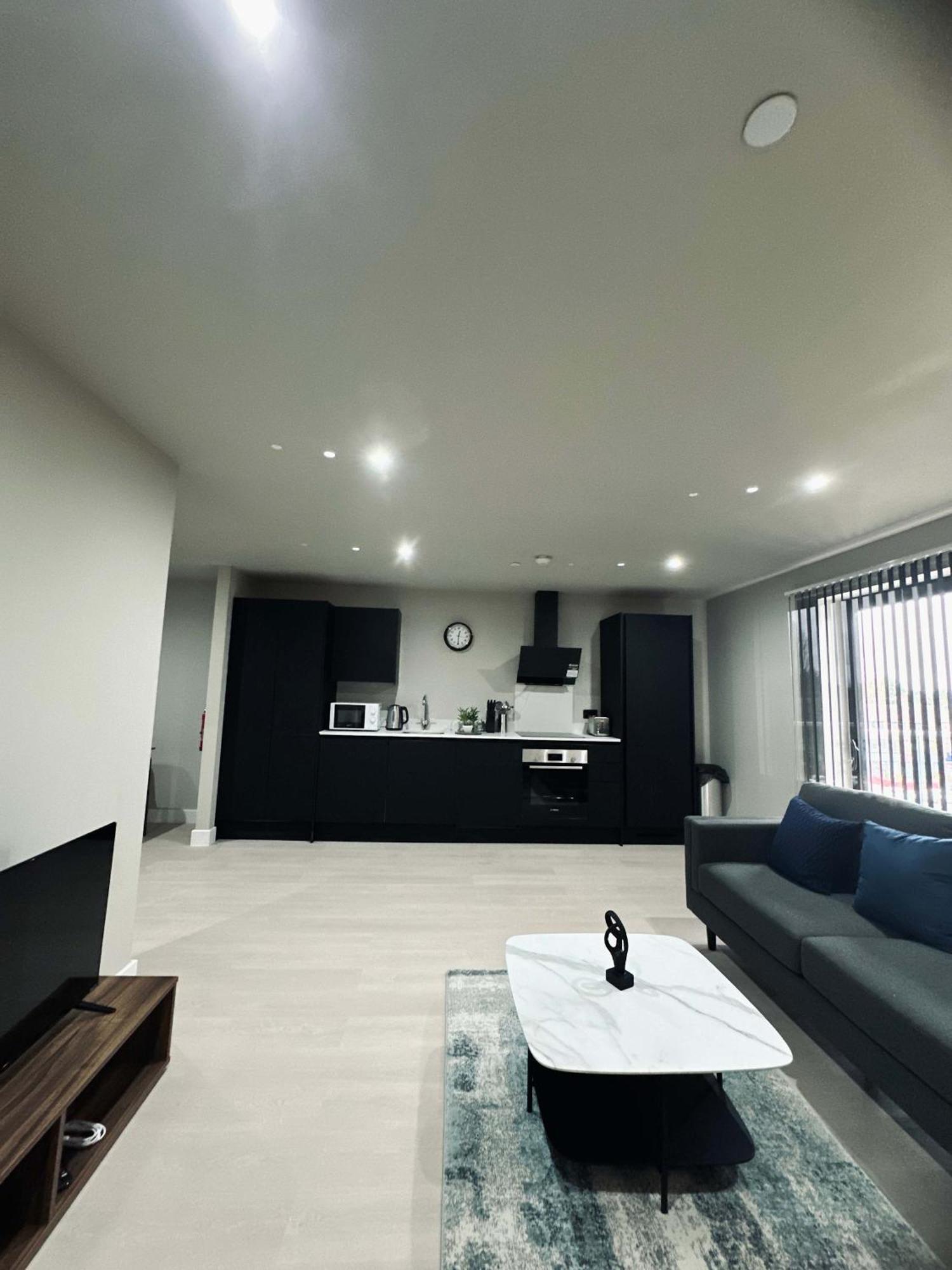 Fantastic 2 Bedroom In Apartment *