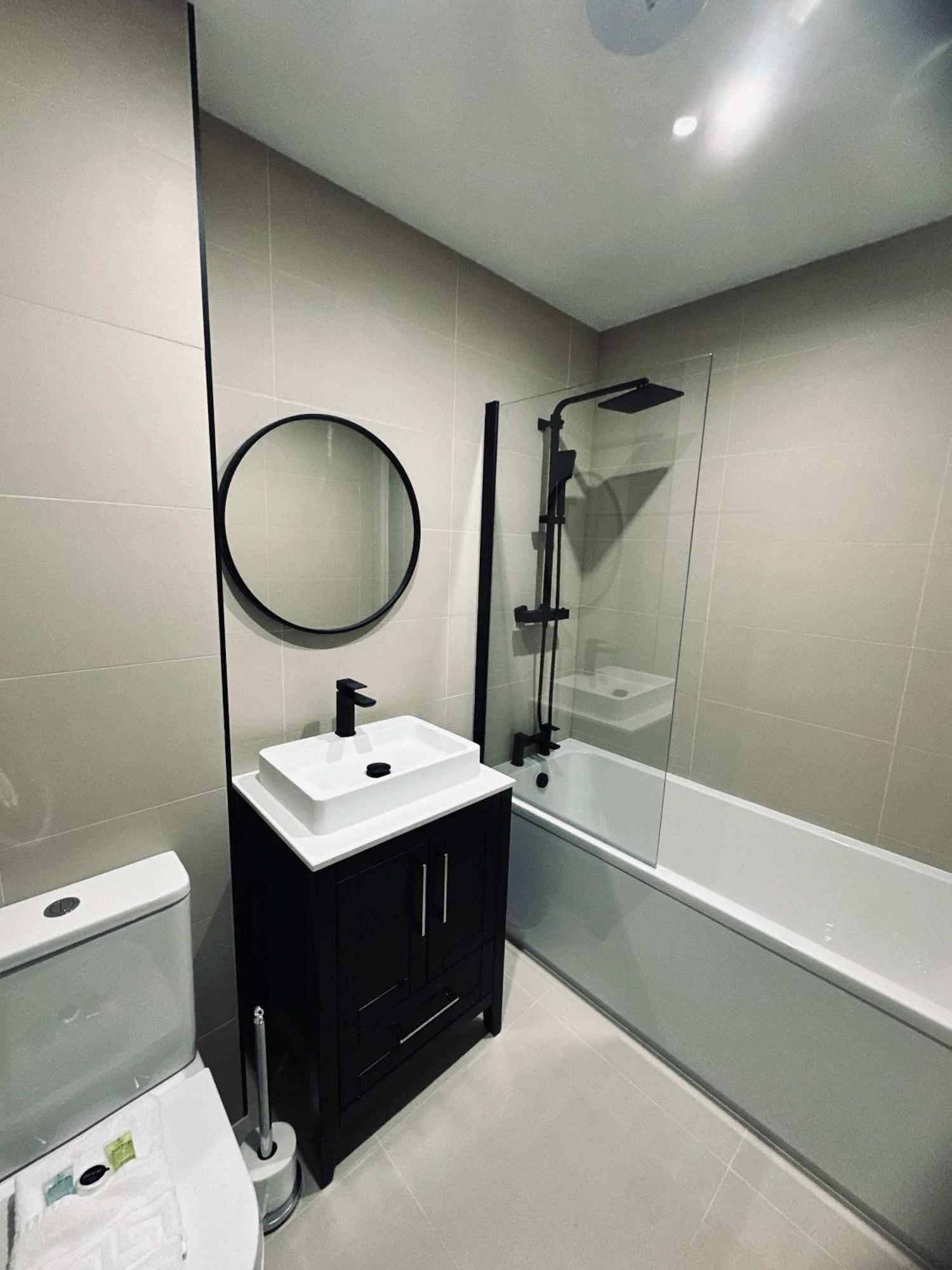 Fantastic 2 Bedroom In Apartment *