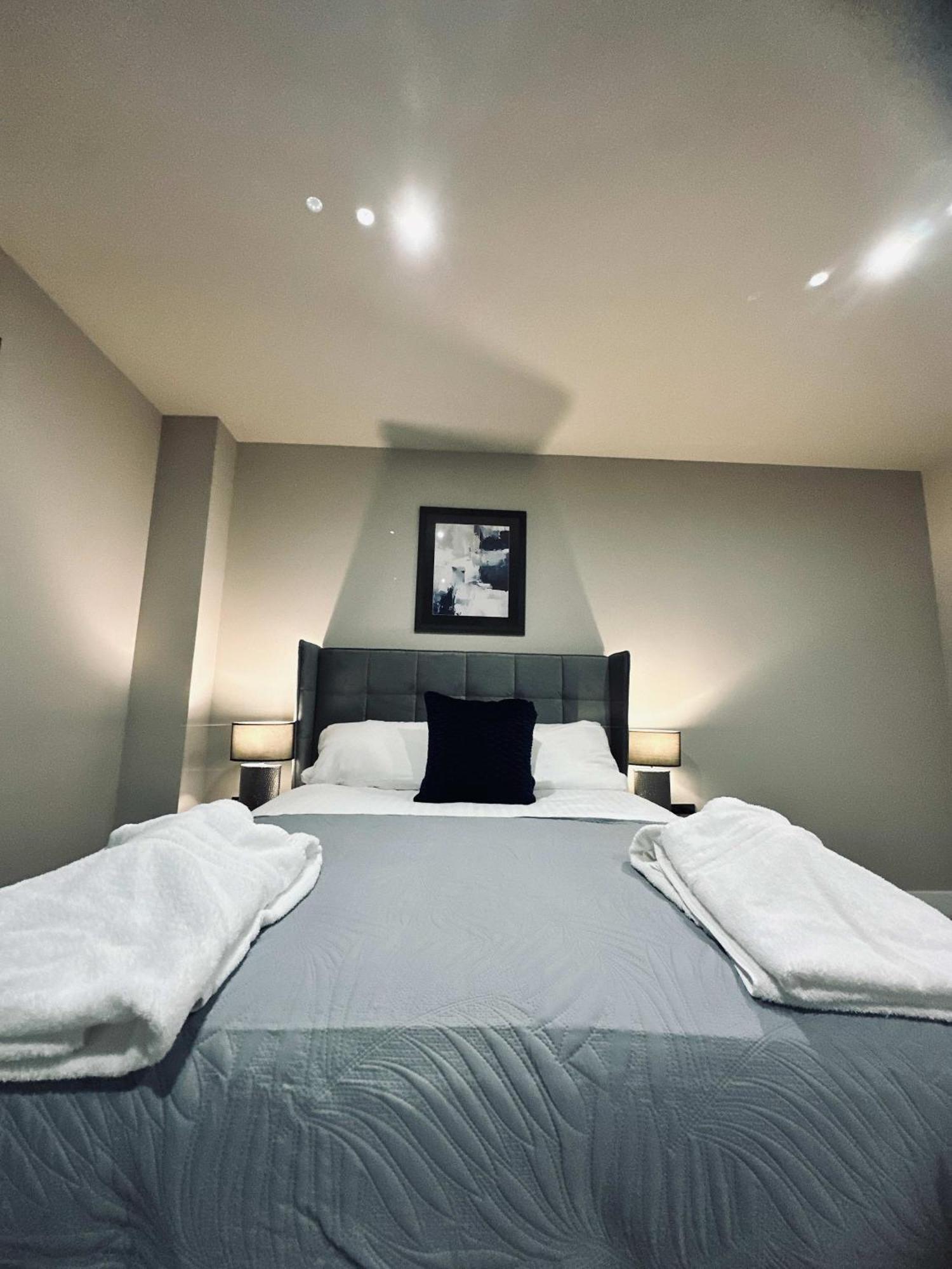 Fantastic 2 Bedroom In Apartment *